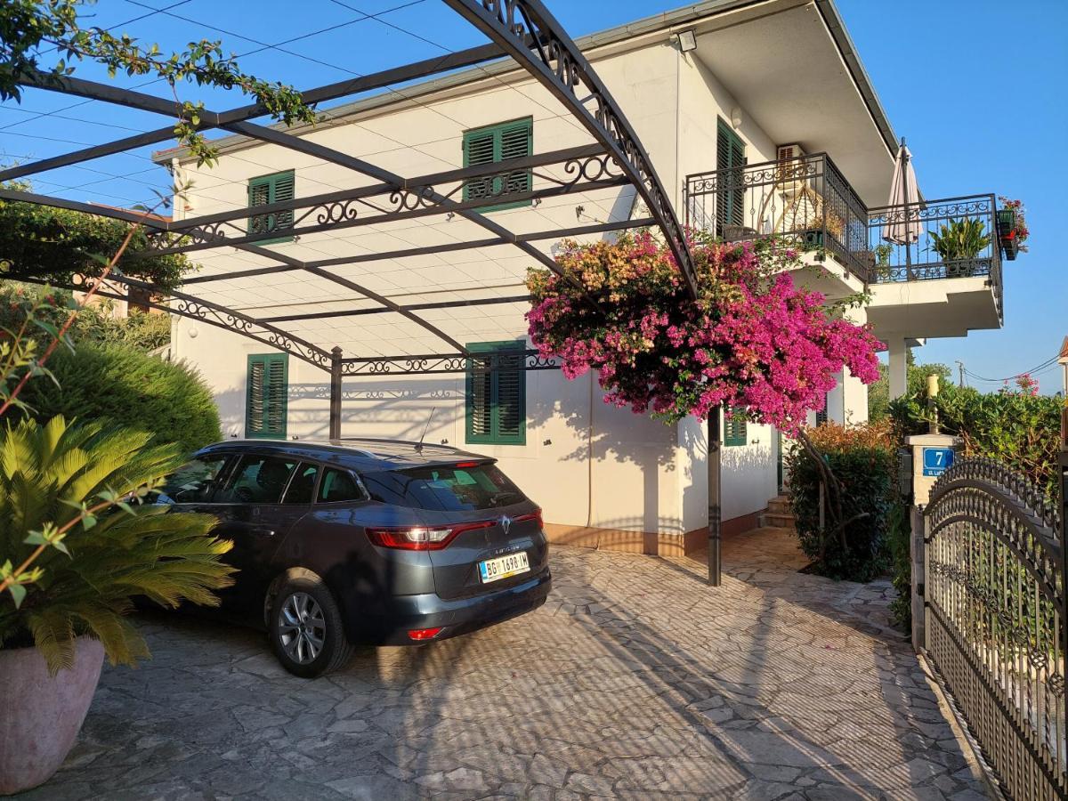 Kjara Apartments Тиват Екстериор снимка