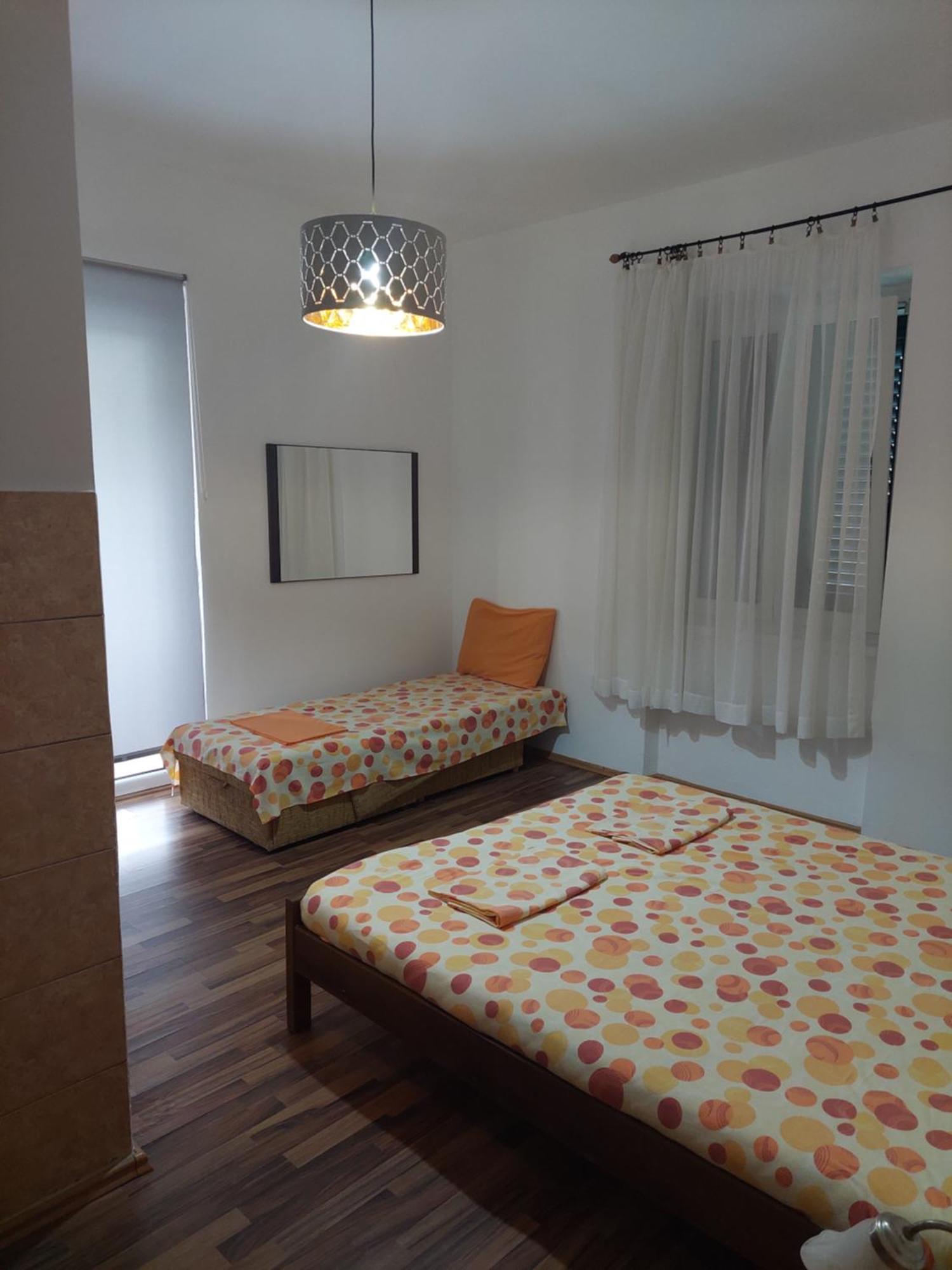 Kjara Apartments Тиват Екстериор снимка