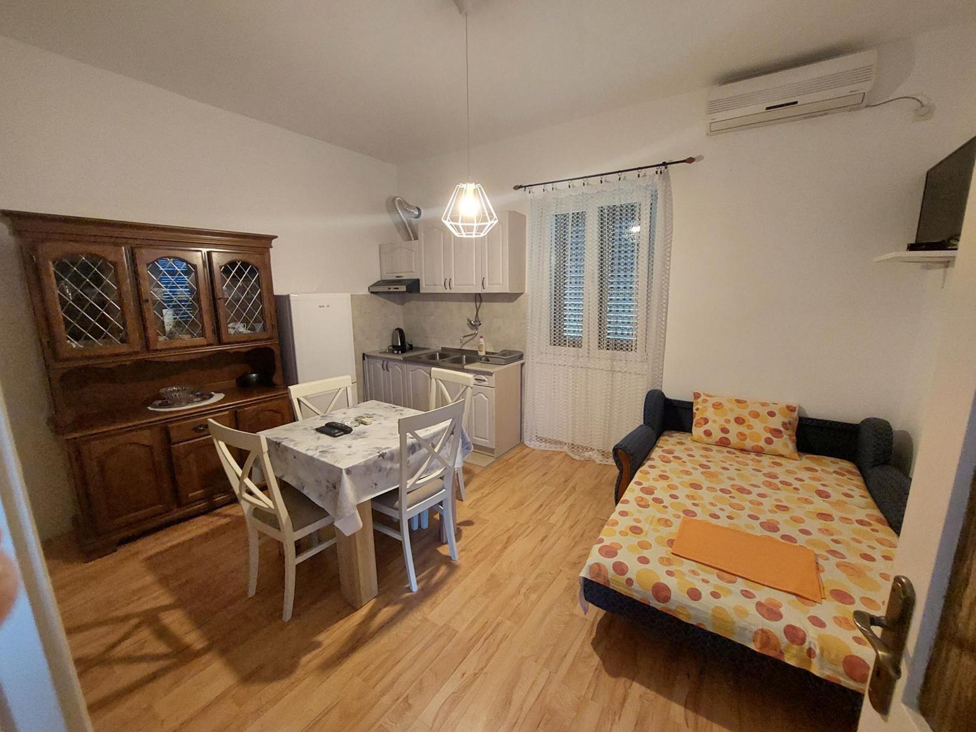 Kjara Apartments Тиват Екстериор снимка