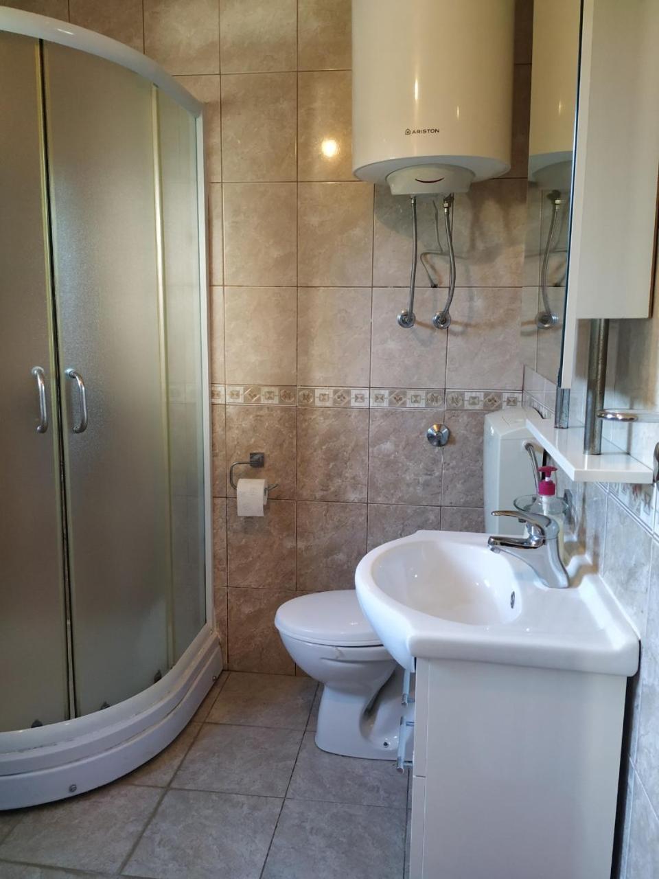Kjara Apartments Тиват Екстериор снимка