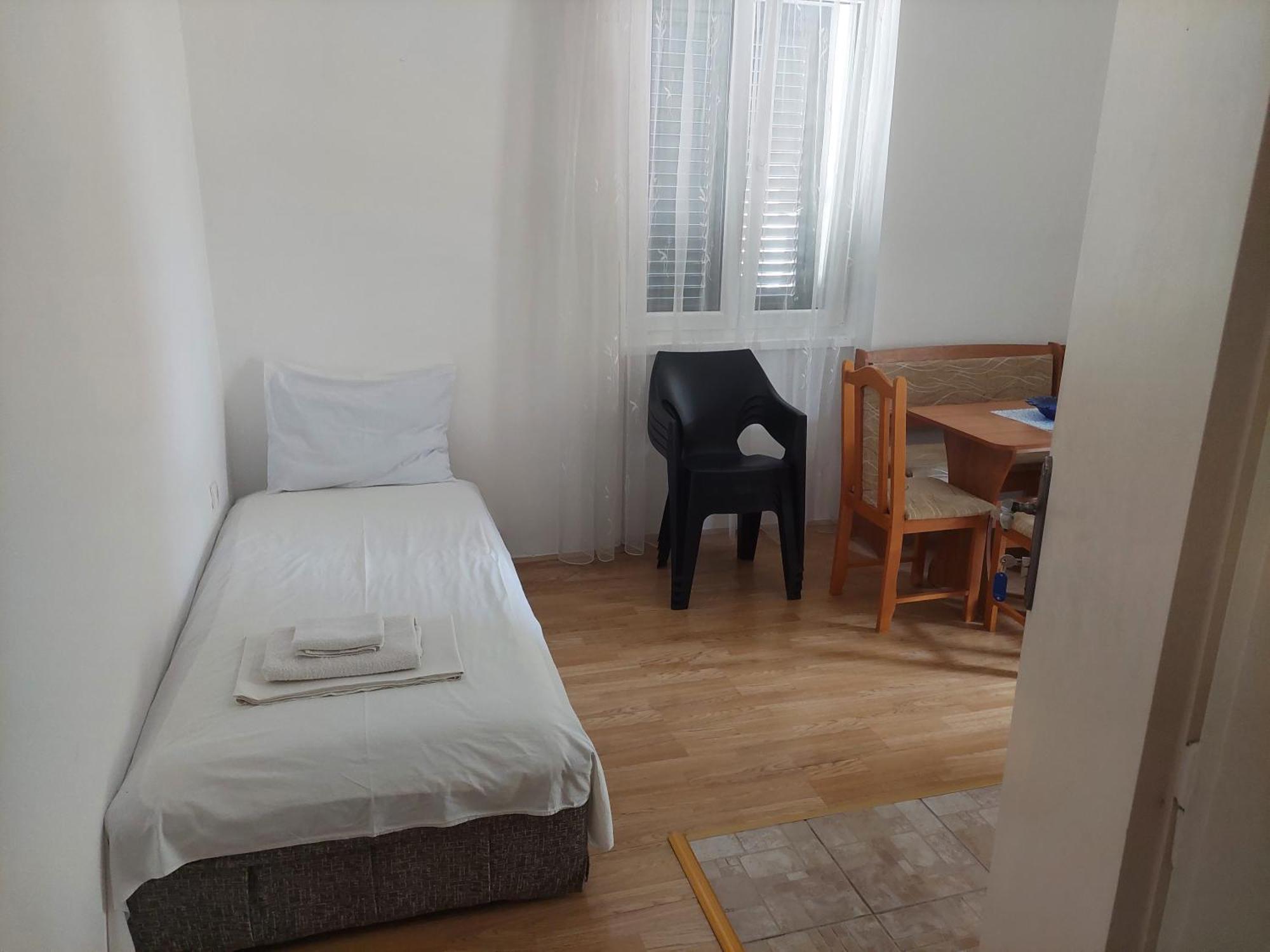 Kjara Apartments Тиват Екстериор снимка