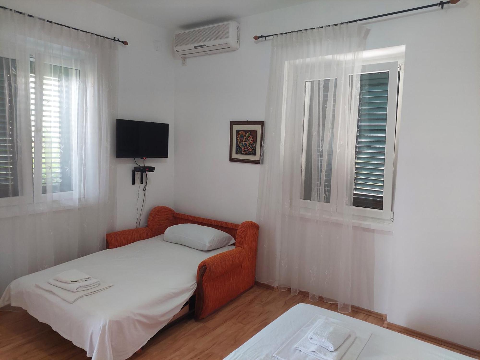 Kjara Apartments Тиват Екстериор снимка