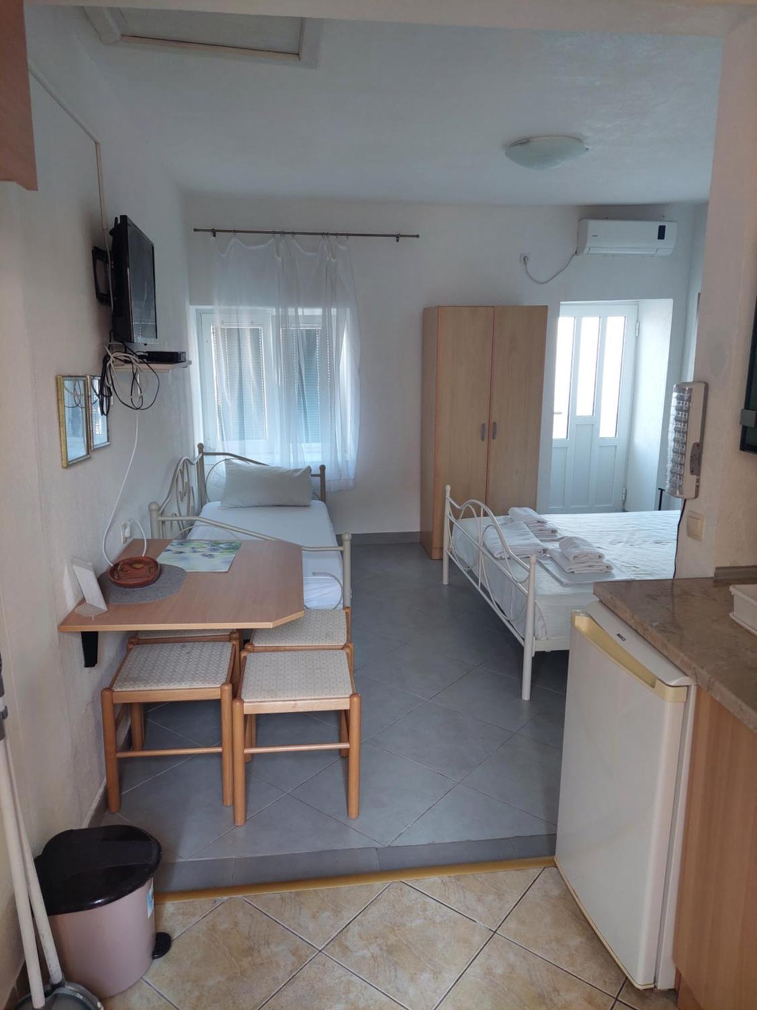 Kjara Apartments Тиват Екстериор снимка