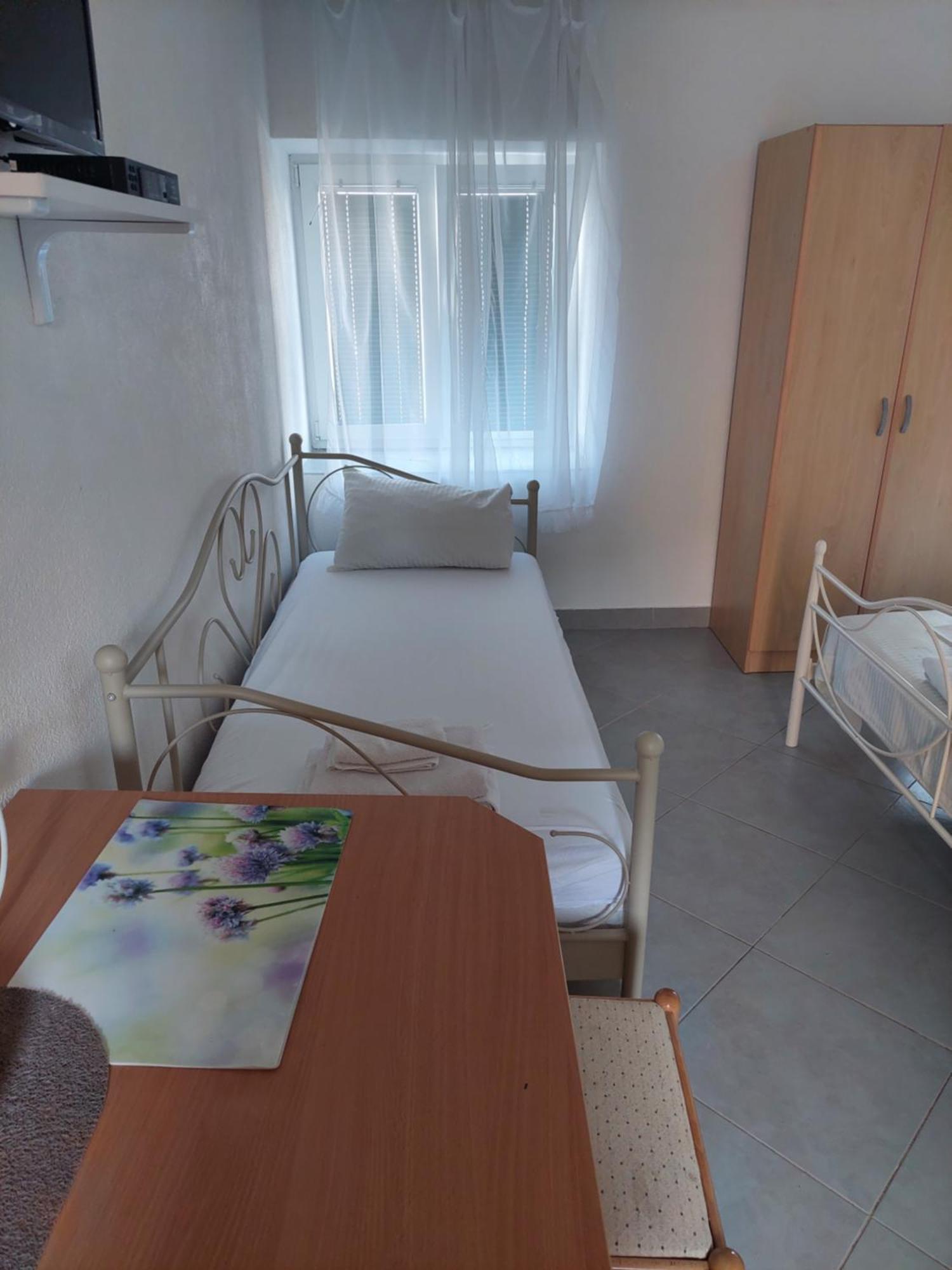 Kjara Apartments Тиват Екстериор снимка