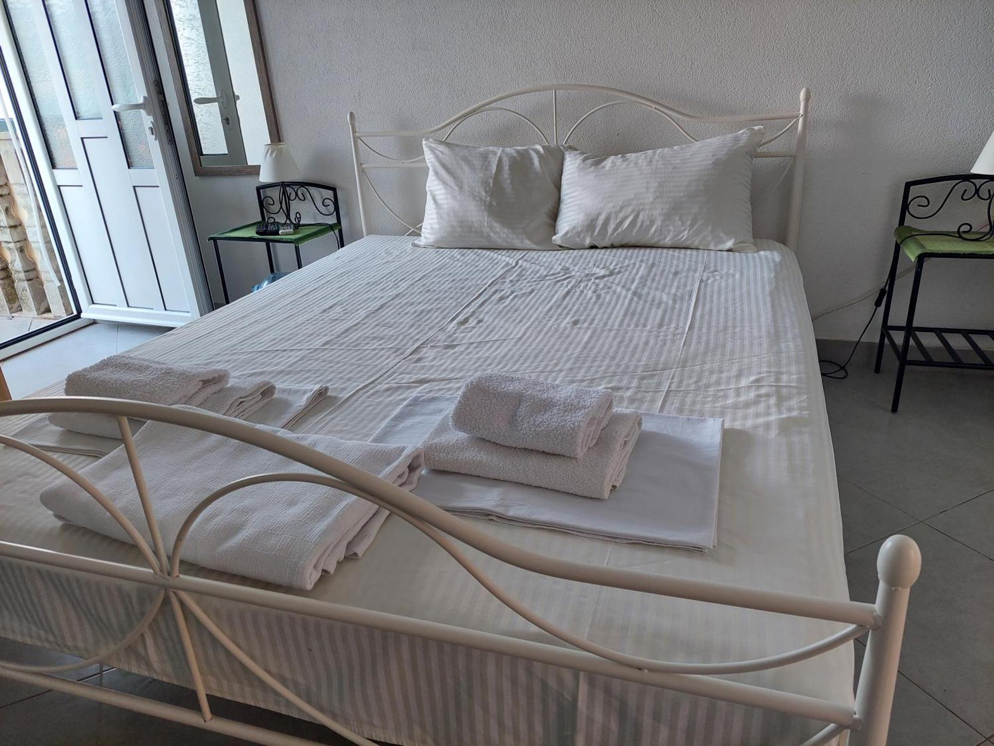 Kjara Apartments Тиват Екстериор снимка