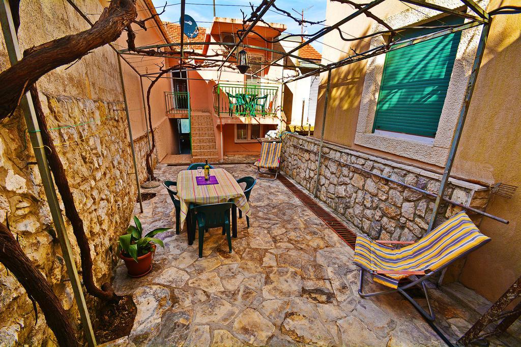 Kjara Apartments Тиват Екстериор снимка