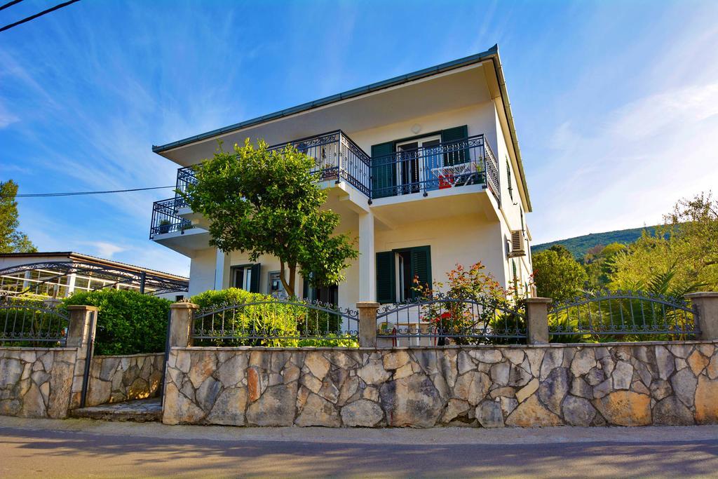 Kjara Apartments Тиват Екстериор снимка