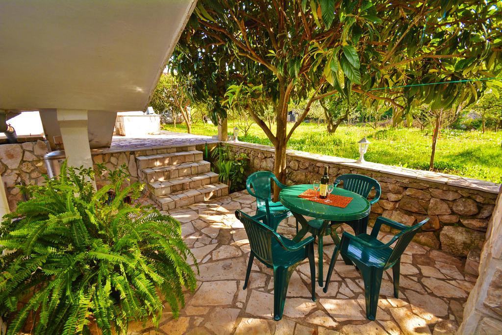 Kjara Apartments Тиват Екстериор снимка