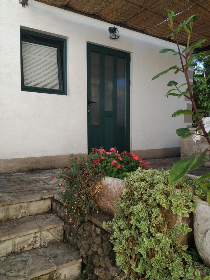 Kjara Apartments Тиват Екстериор снимка