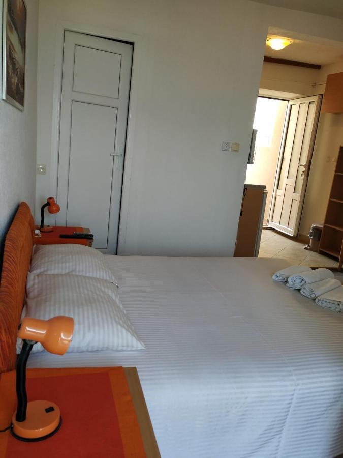 Kjara Apartments Тиват Екстериор снимка