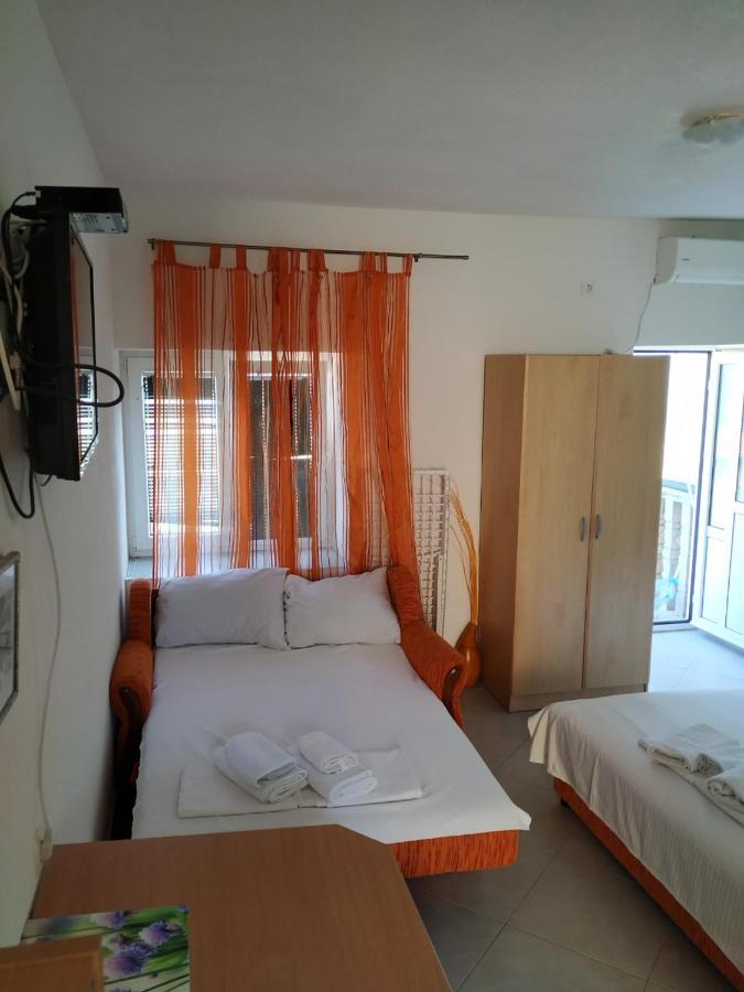 Kjara Apartments Тиват Екстериор снимка