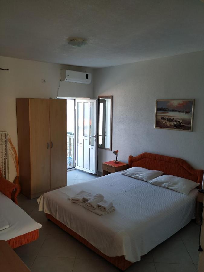 Kjara Apartments Тиват Екстериор снимка