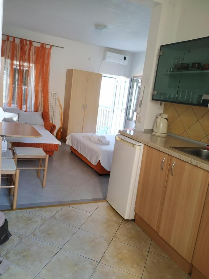 Kjara Apartments Тиват Екстериор снимка