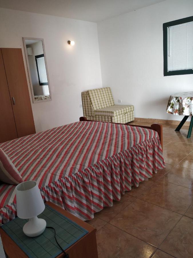 Kjara Apartments Тиват Екстериор снимка