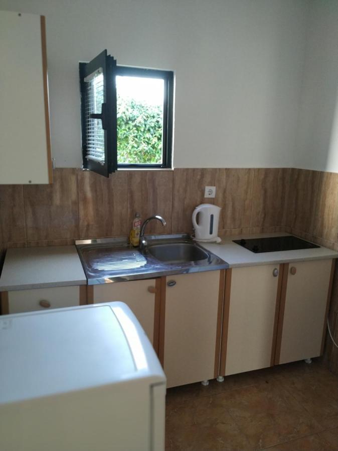 Kjara Apartments Тиват Екстериор снимка