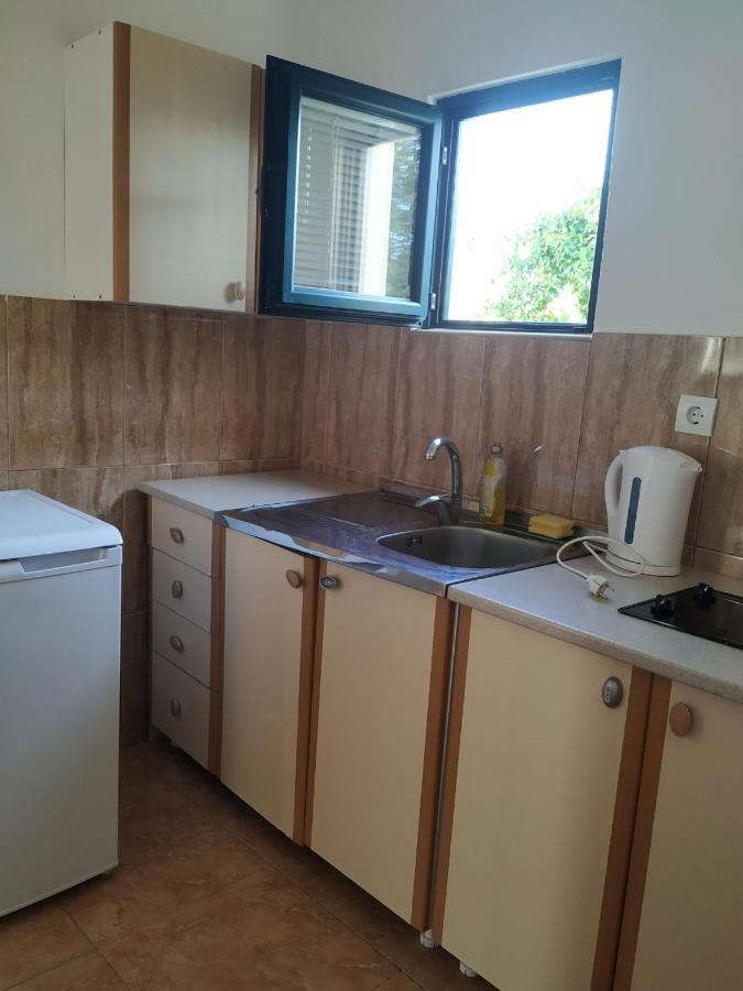 Kjara Apartments Тиват Екстериор снимка